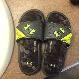 Kids under armor slides. Warn one time!